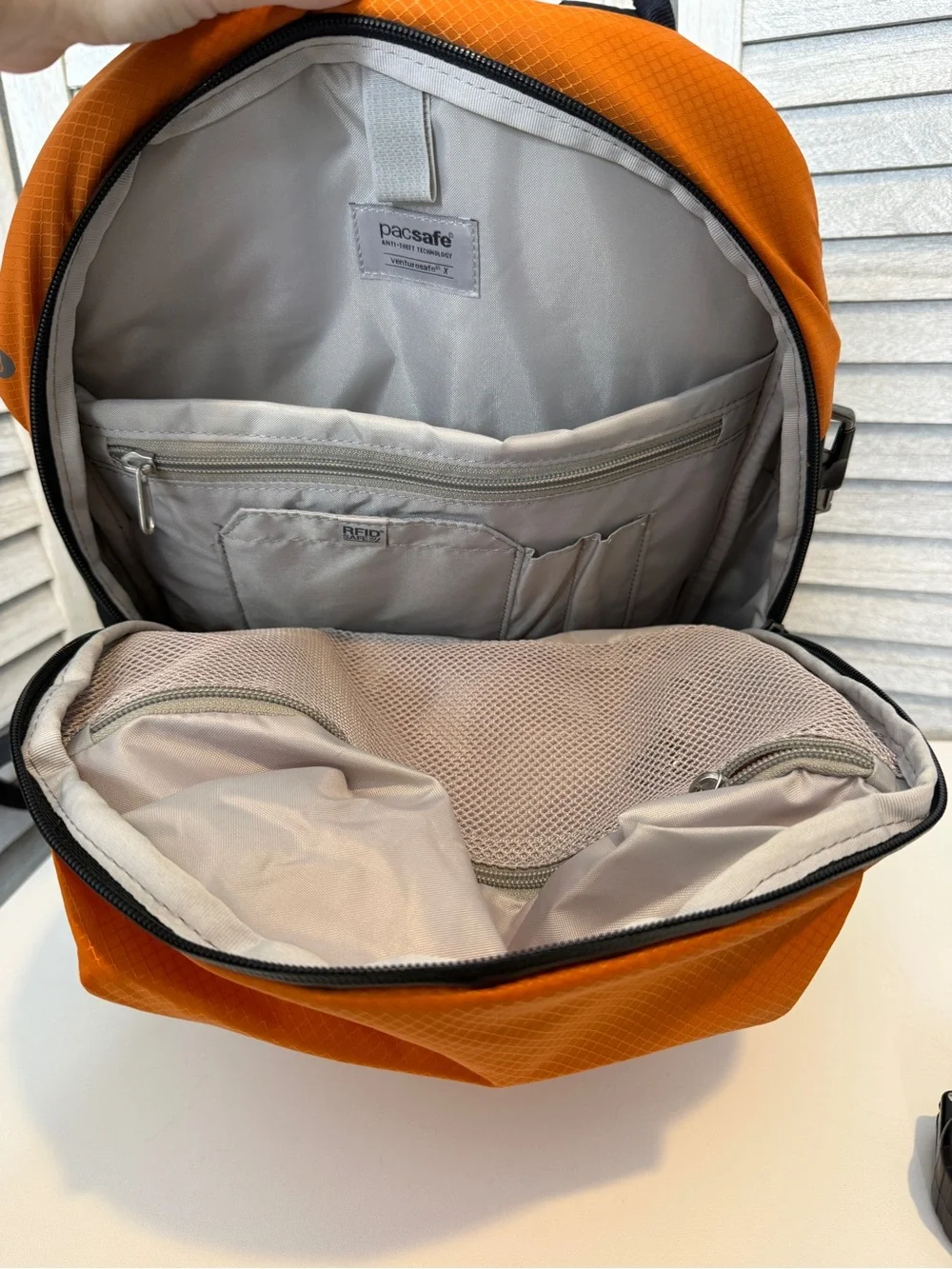 Pacsafe Venturesafe X18 Burnt Orange 8L Backpack